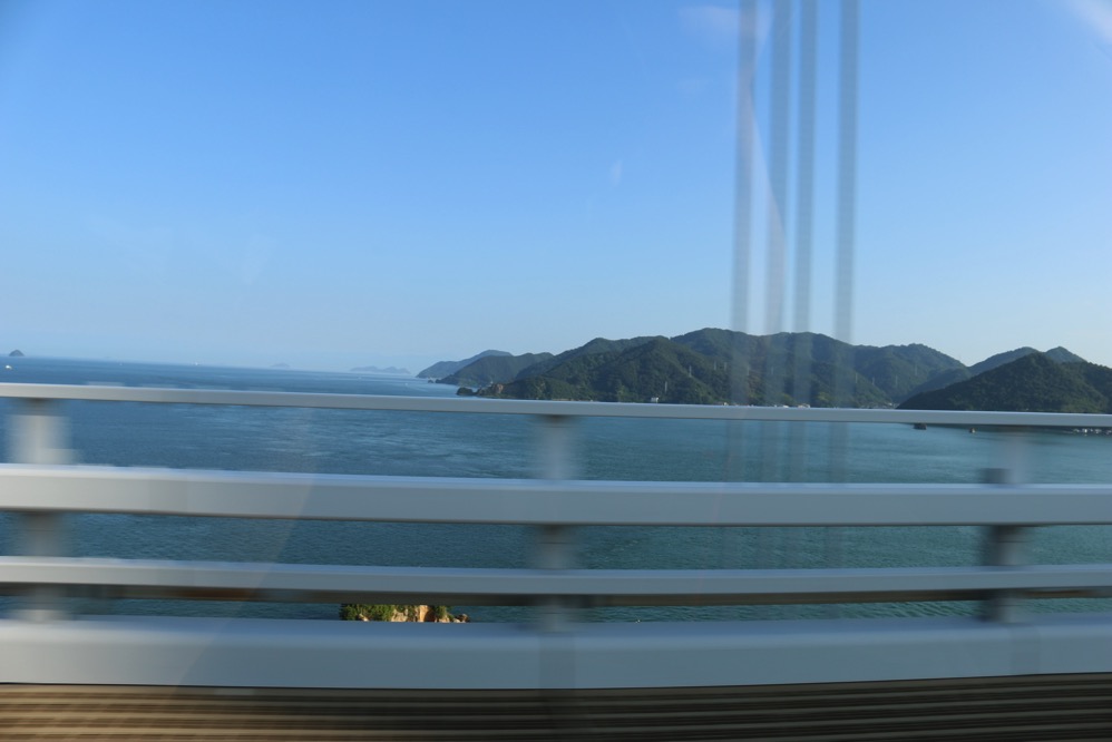 因島大橋から見た海の眺め