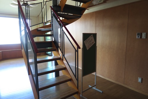 3階への階段