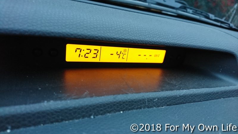 今朝の車の外気温計