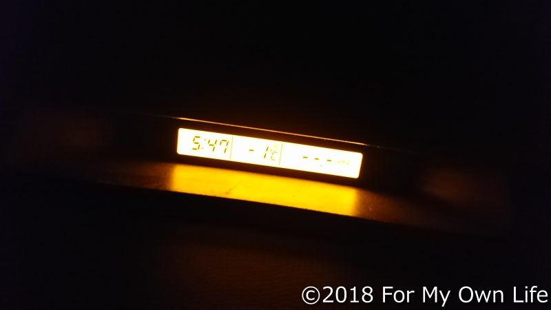 昨晩の車の外気温計